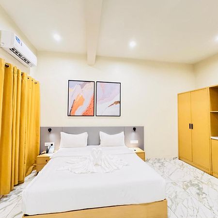 Ixoras Hotel Lemba Киншаса Екстериор снимка