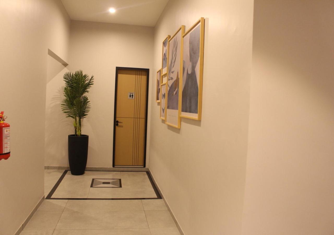 Ixoras Hotel Lemba Киншаса Екстериор снимка