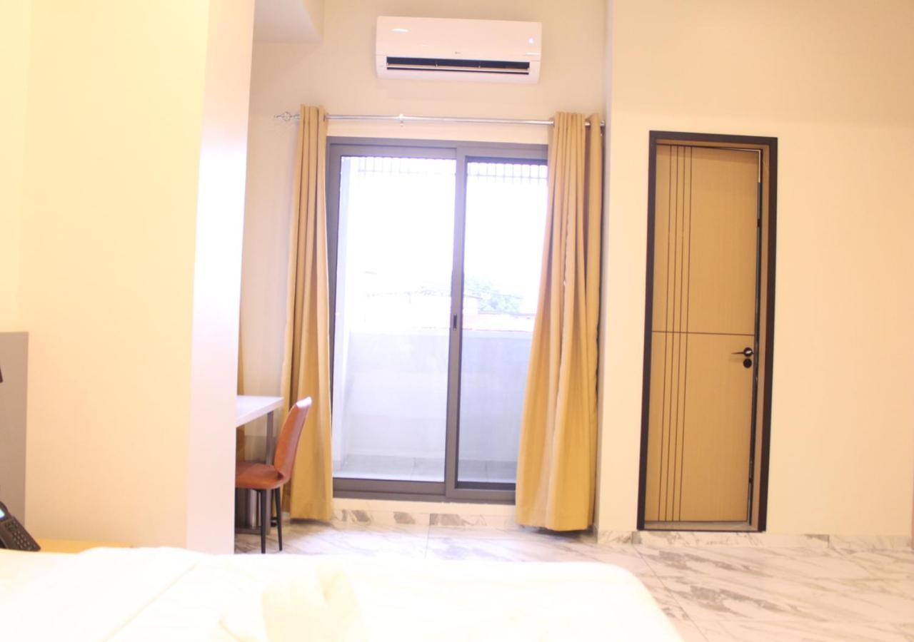 Ixoras Hotel Lemba Киншаса Екстериор снимка