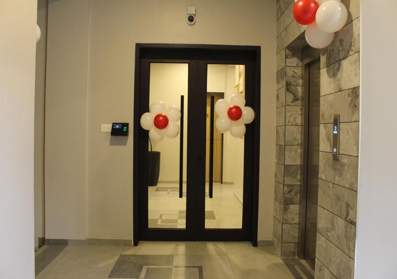 Ixoras Hotel Lemba Киншаса Екстериор снимка
