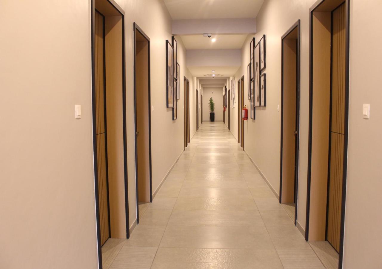 Ixoras Hotel Lemba Киншаса Екстериор снимка