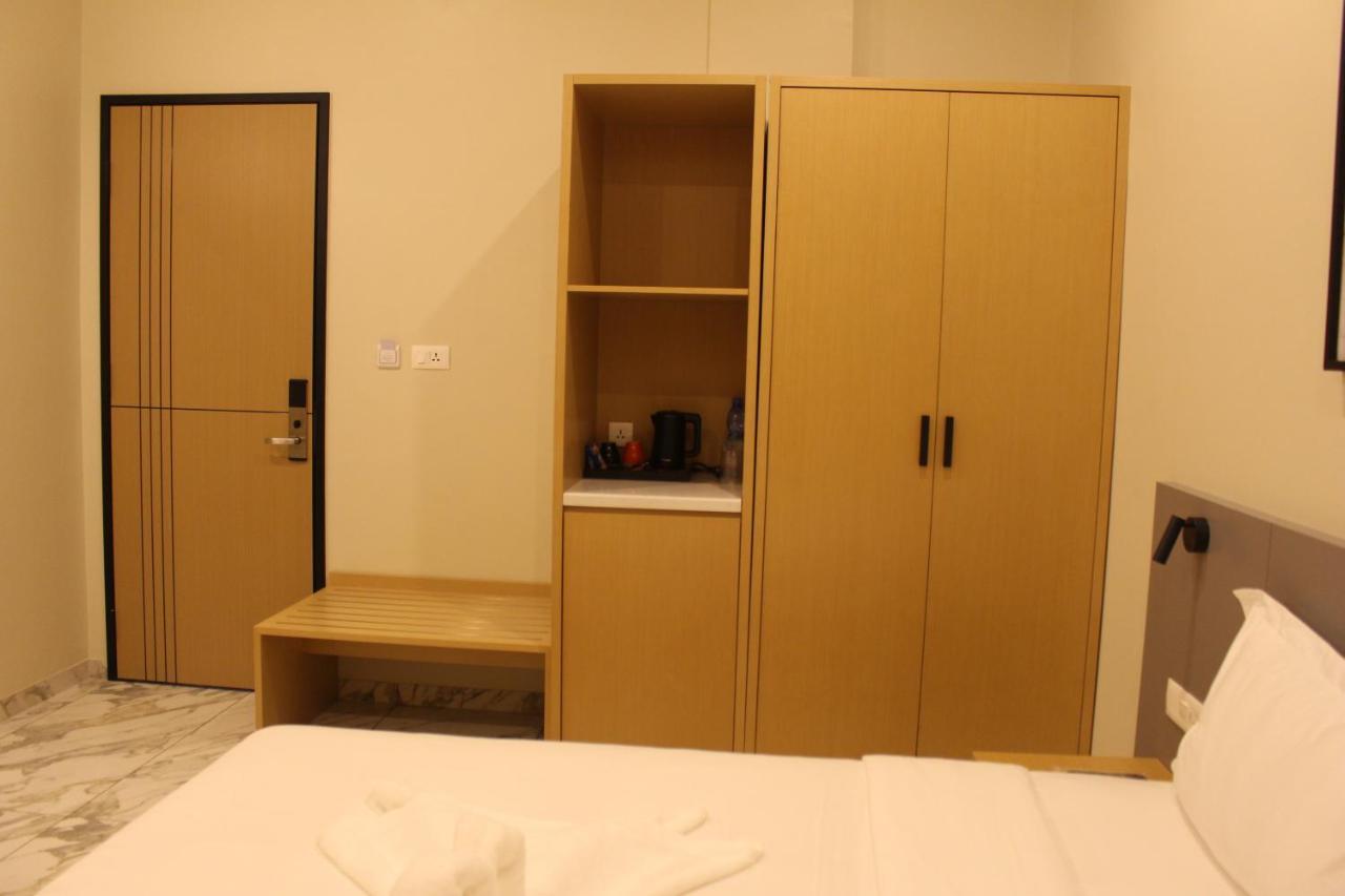 Ixoras Hotel Lemba Киншаса Екстериор снимка