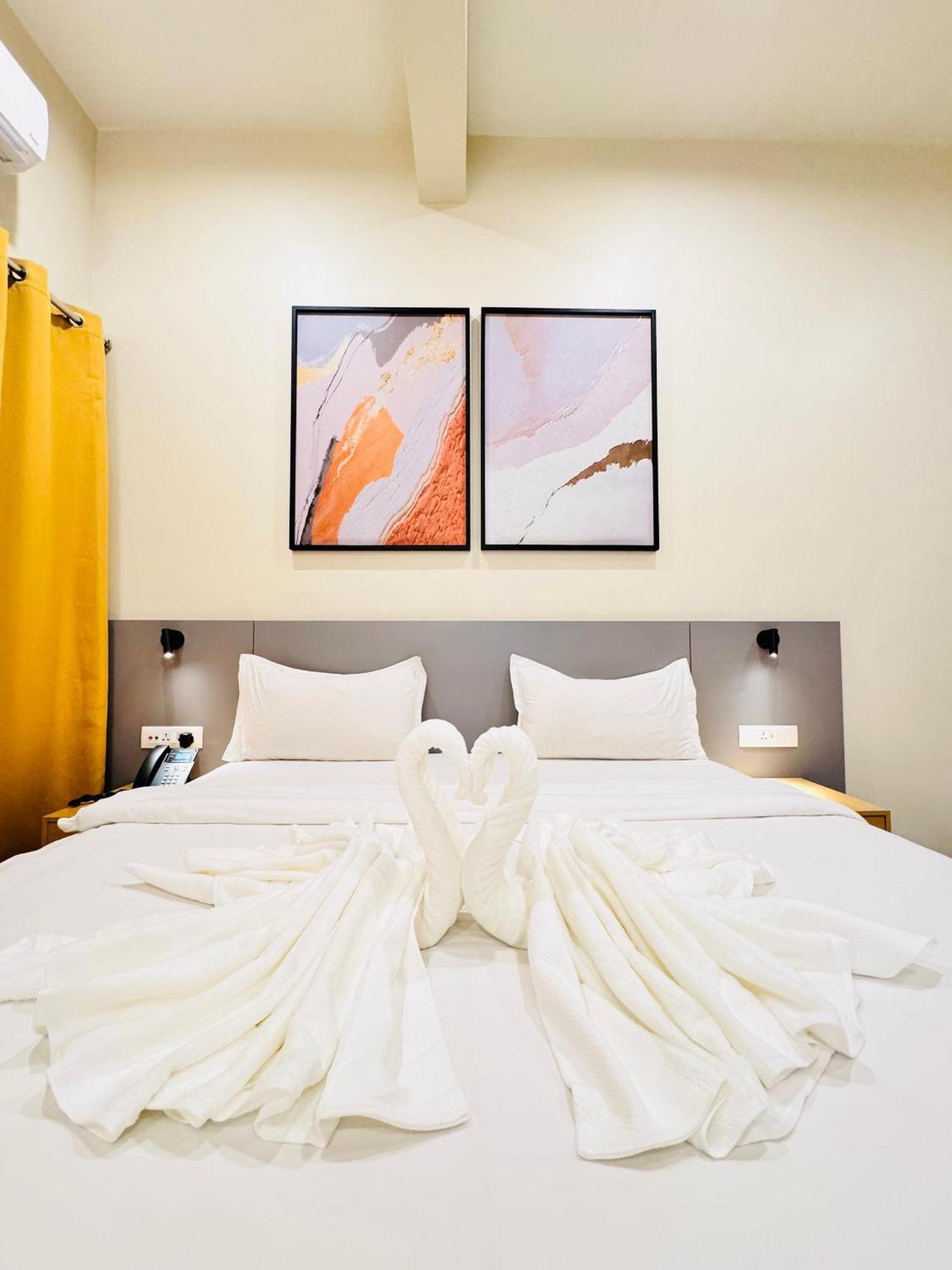 Ixoras Hotel Lemba Киншаса Екстериор снимка