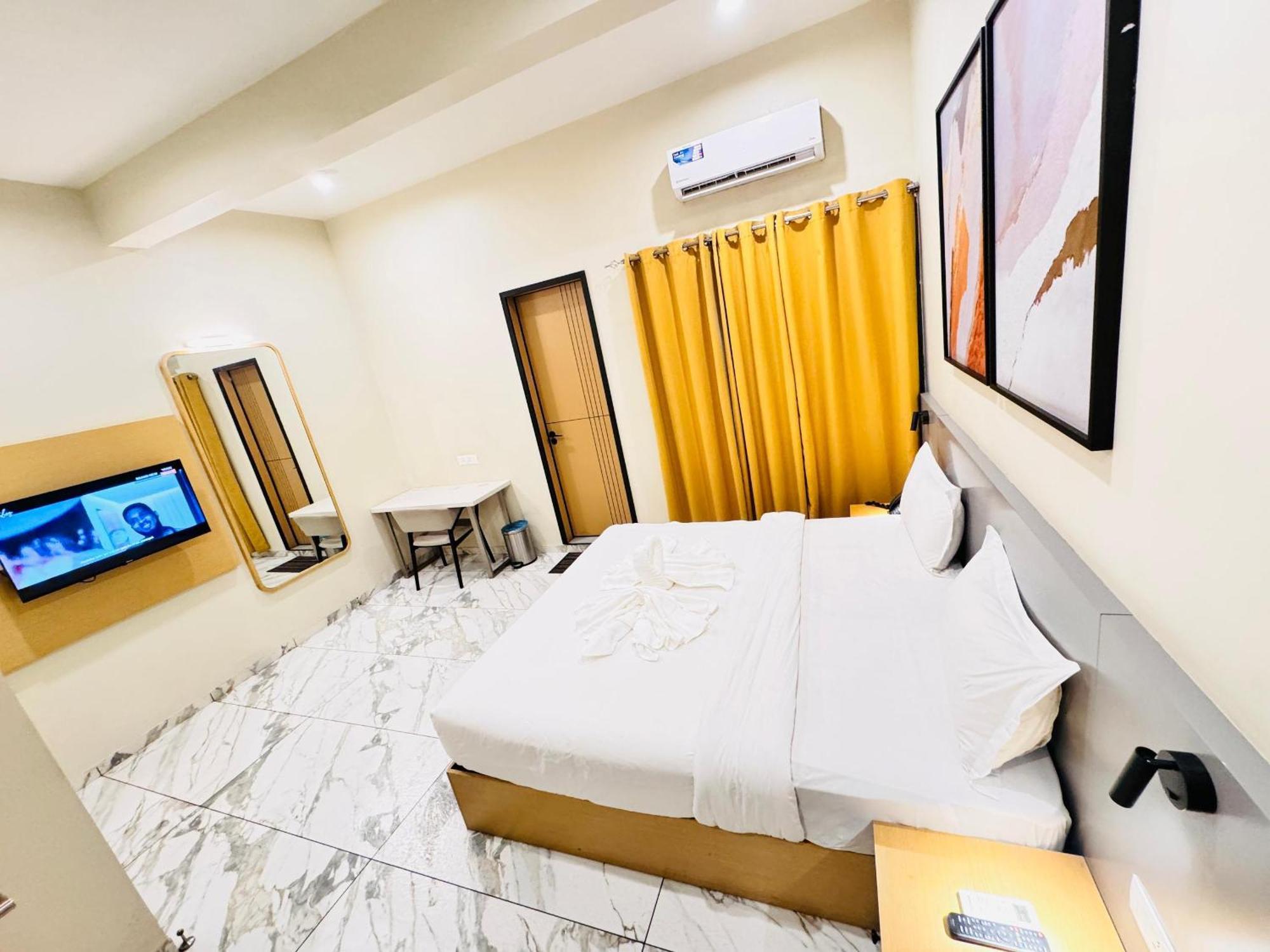 Ixoras Hotel Lemba Киншаса Екстериор снимка