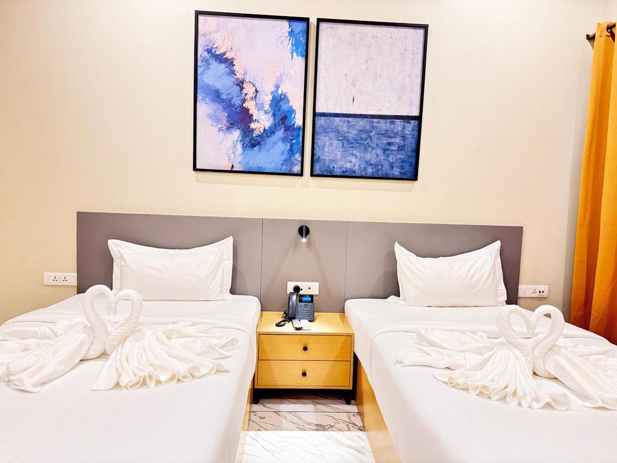 Ixoras Hotel Lemba Киншаса Екстериор снимка