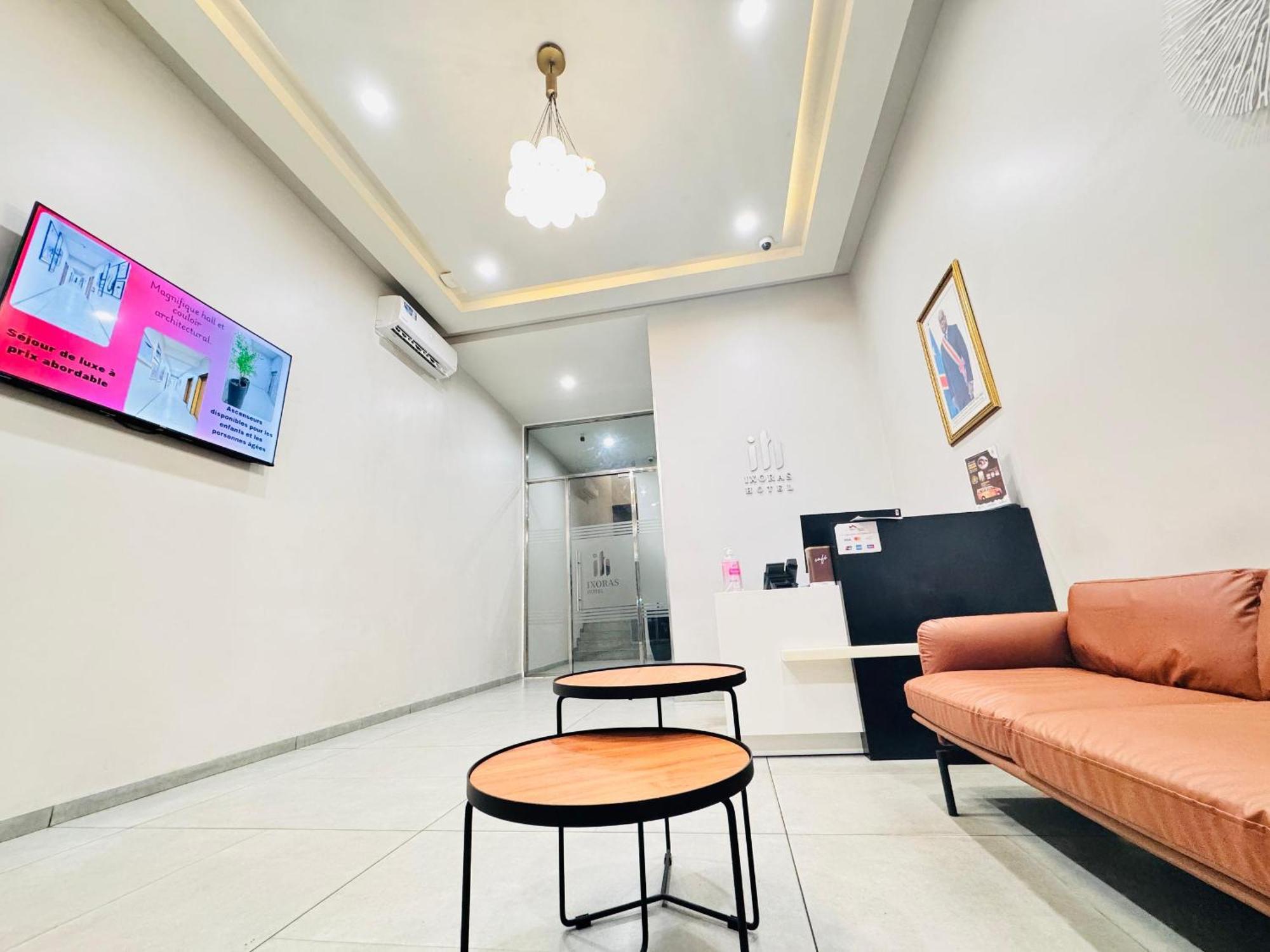 Ixoras Hotel Lemba Киншаса Екстериор снимка
