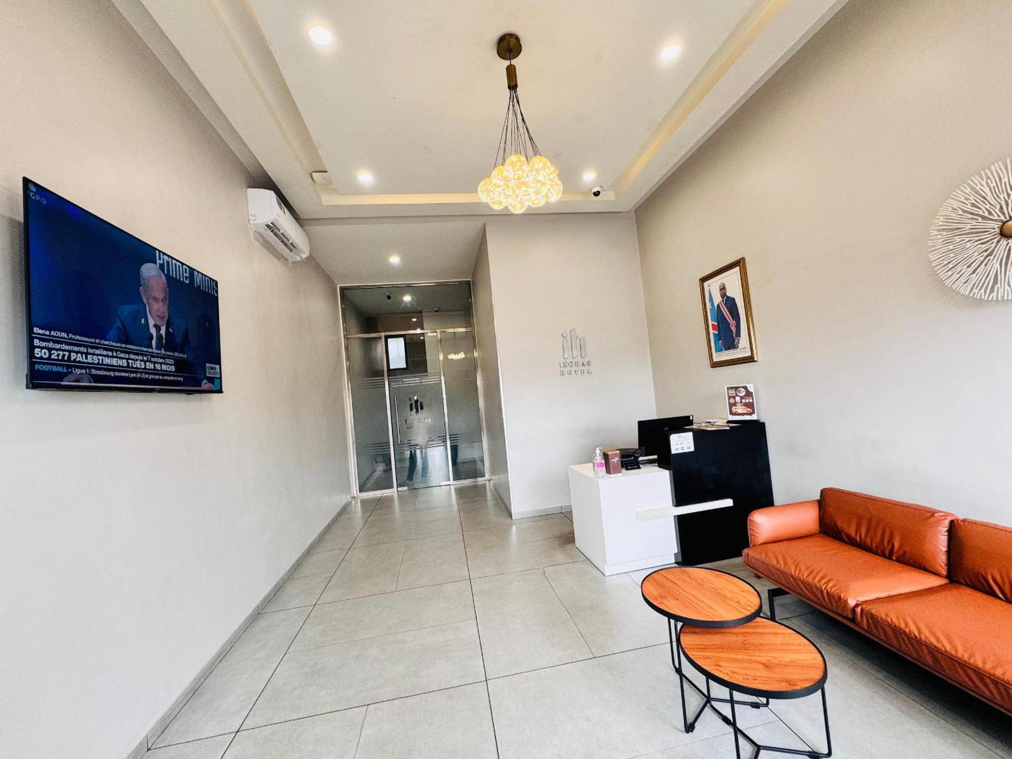 Ixoras Hotel Lemba Киншаса Екстериор снимка