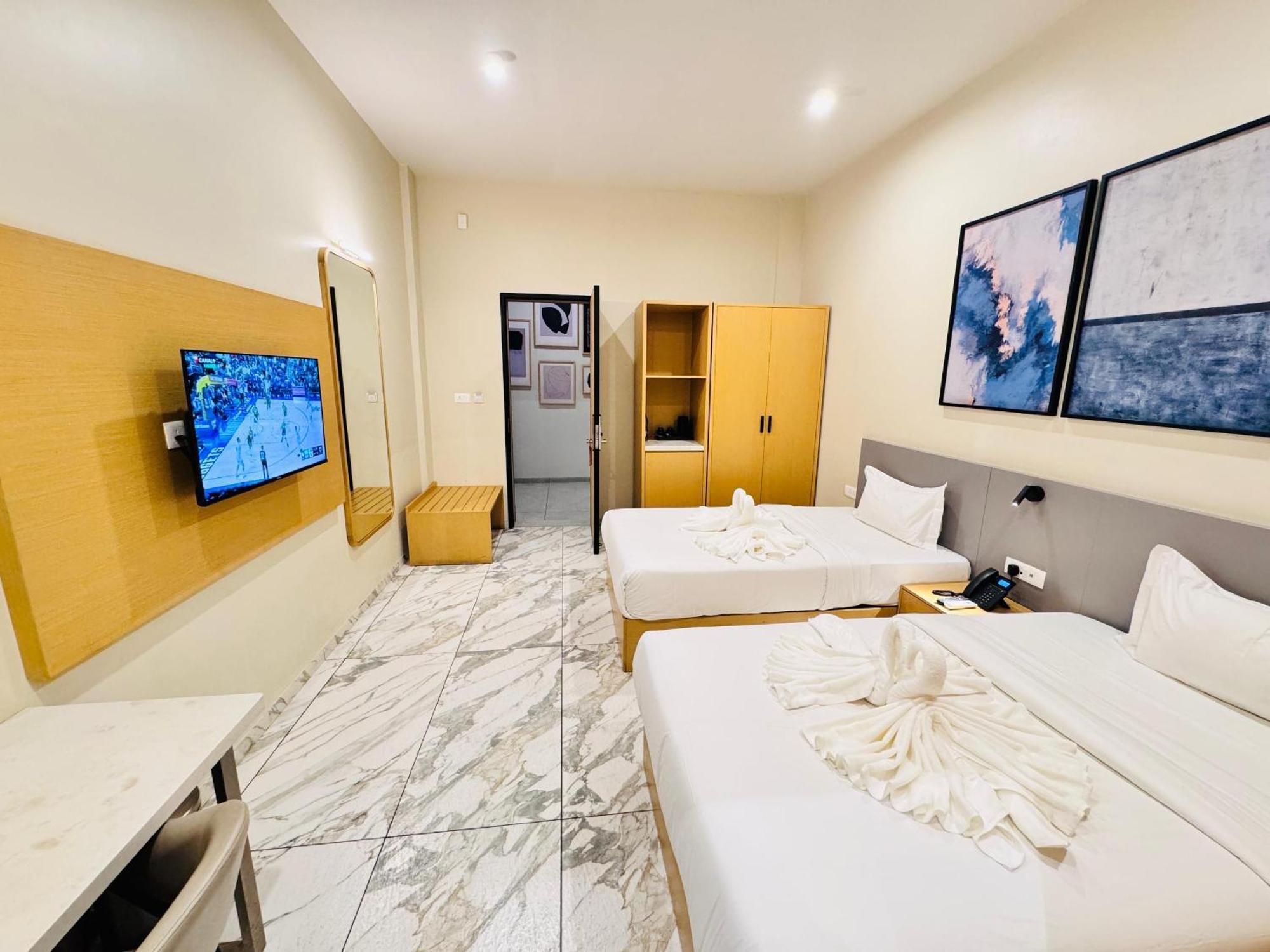 Ixoras Hotel Lemba Киншаса Екстериор снимка
