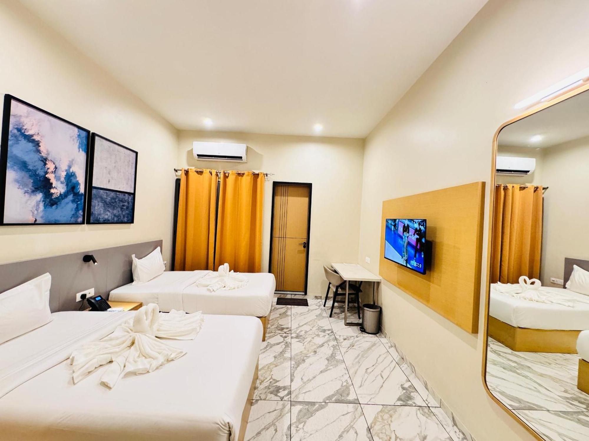 Ixoras Hotel Lemba Киншаса Екстериор снимка