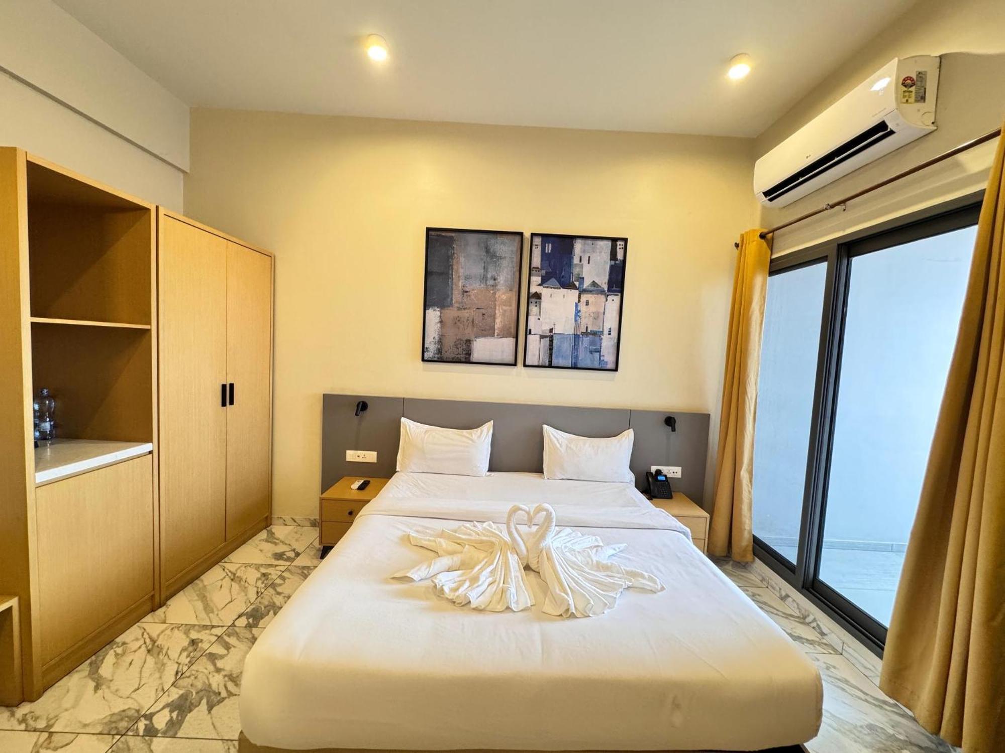 Ixoras Hotel Lemba Киншаса Екстериор снимка